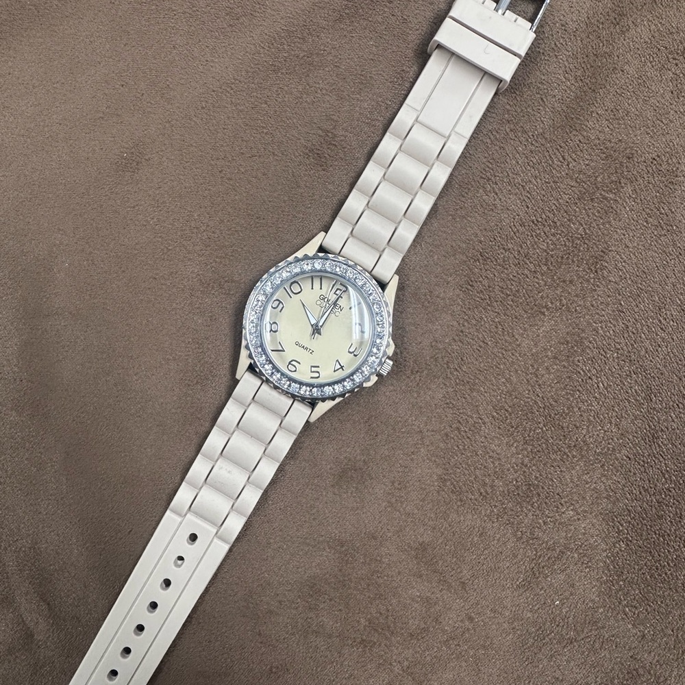 Elegant Silver and Cream Watch